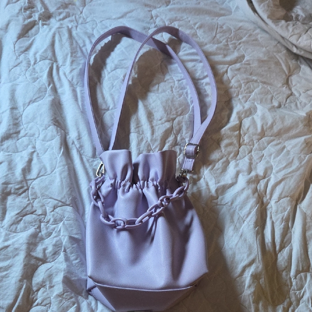 Elegant Lavender Shoulder Bag with Chain Detail